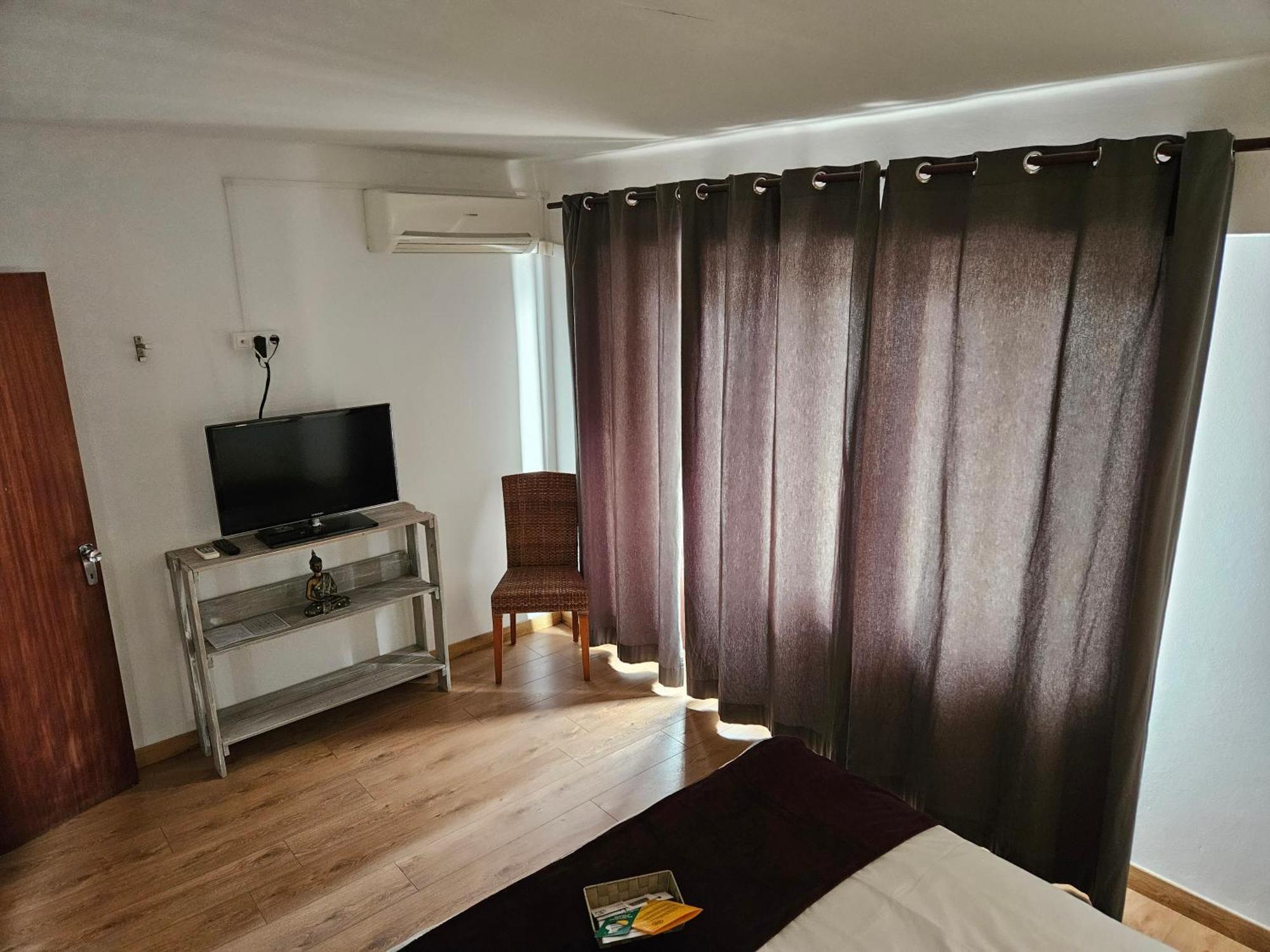 Seven Hostal Кала Миллор Экстерьер фото