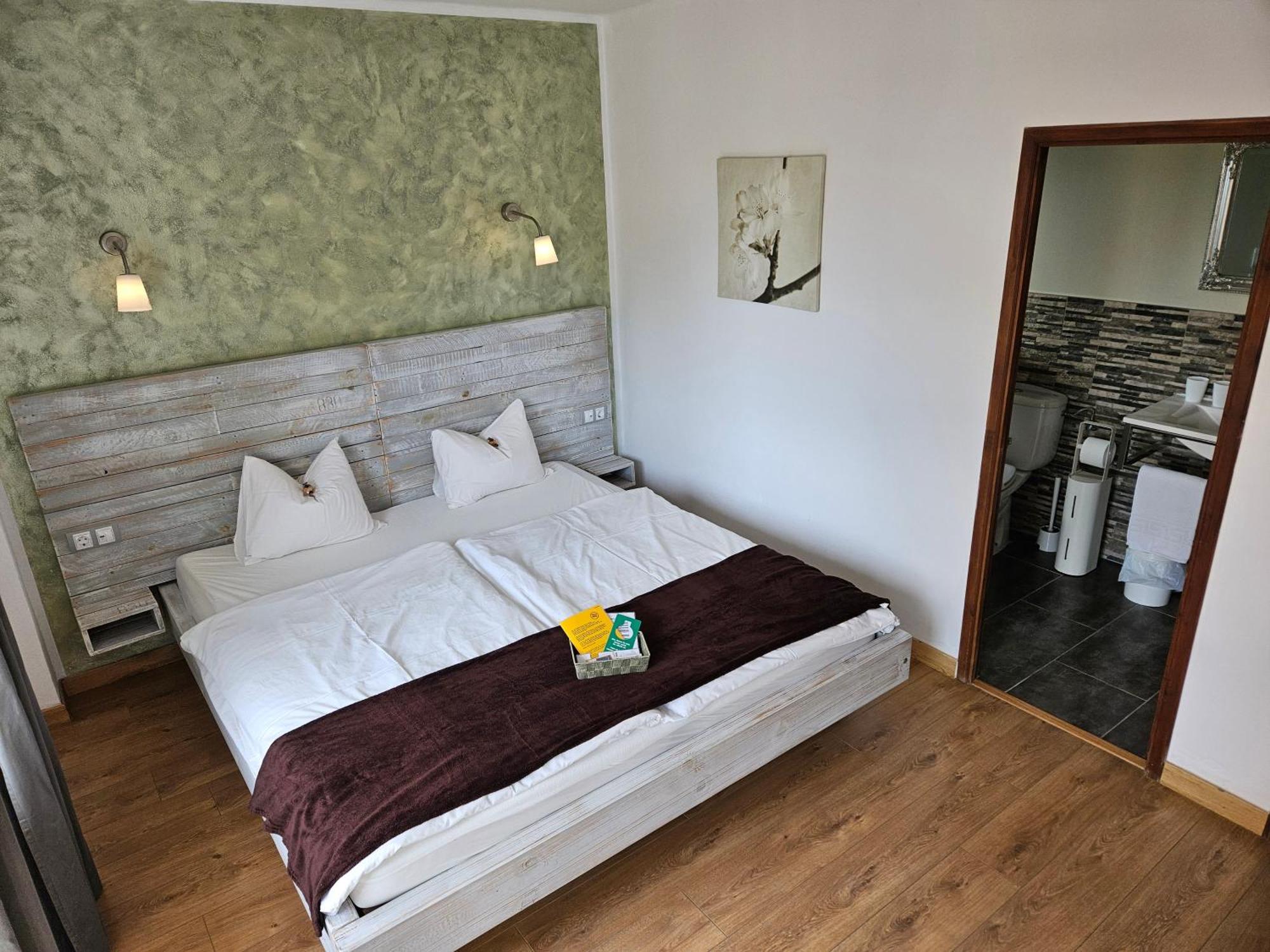Seven Hostal Кала Миллор Экстерьер фото